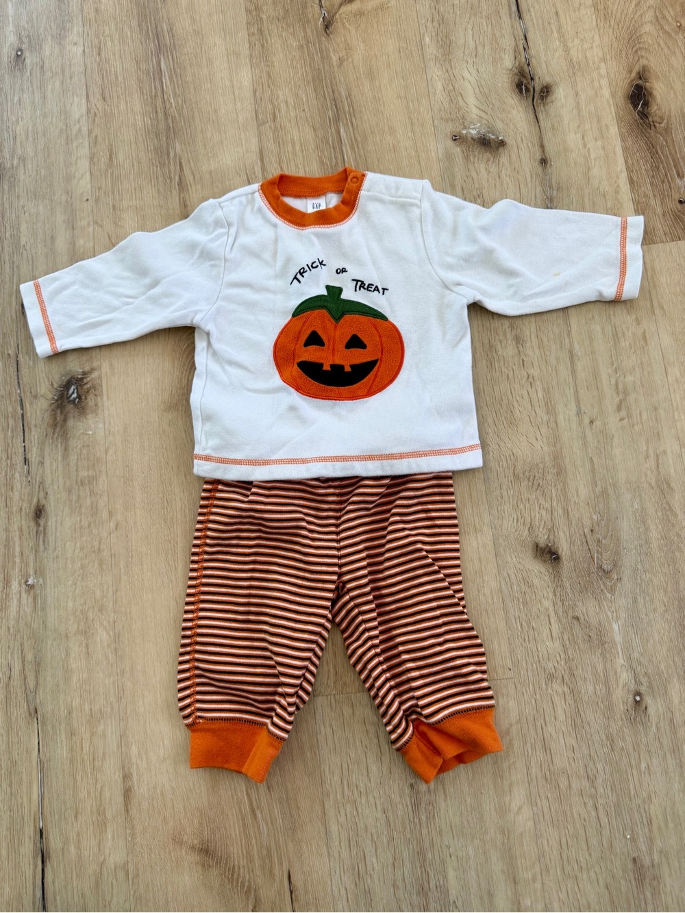 Baby GAP Orange & White Pumpkin 'Trick or Treat' Embroidered 2-Piece Pajama Set